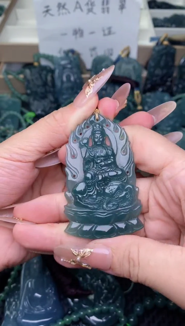 翡翠未镶嵌颈饰