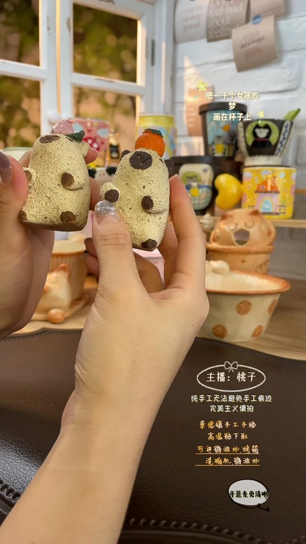 摆件景德镇创意手绘可爱设计师款文创卡皮一对