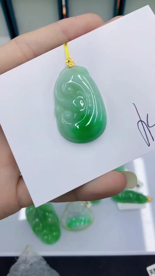 翡翠18K金镶嵌颈饰翡翠