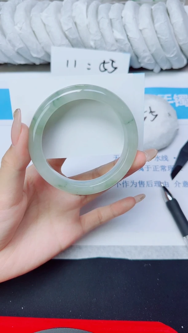 石英质玉手镯未镶嵌75/58