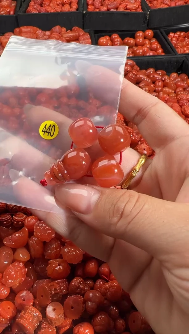 颈饰未镶嵌南红玛瑙1