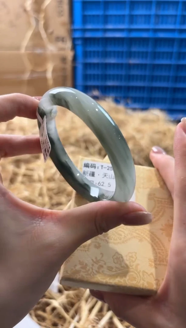未镶嵌手镯石英质玉T-255