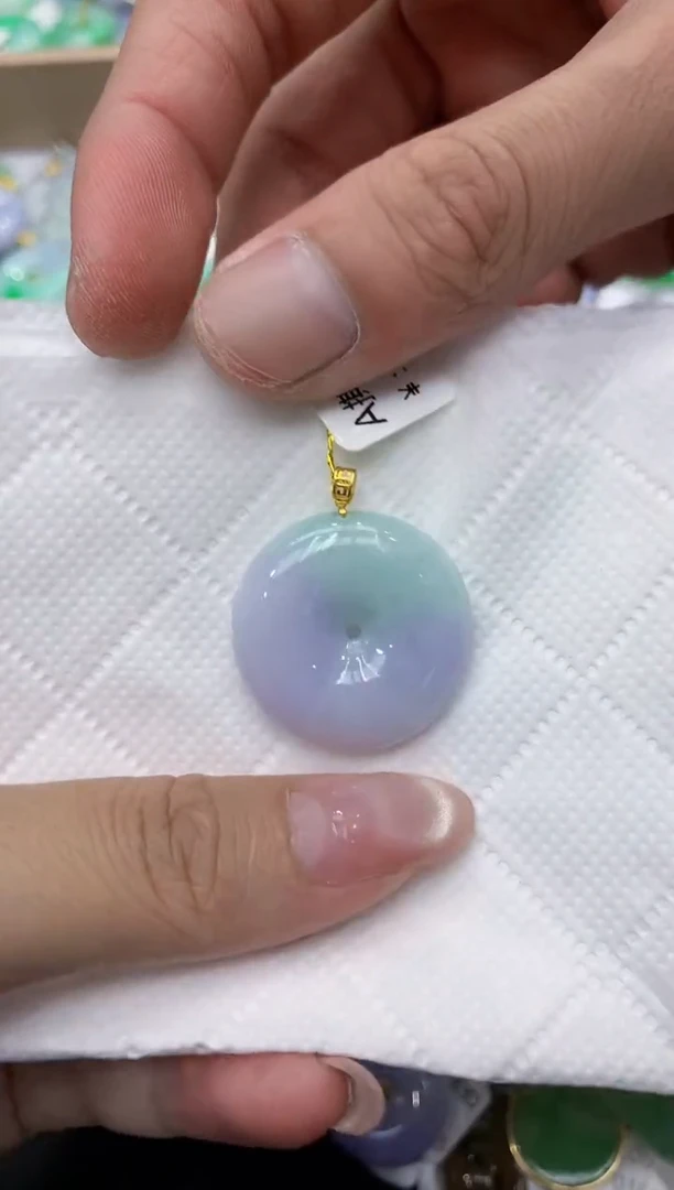 翡翠18K金镶嵌颈饰111111111