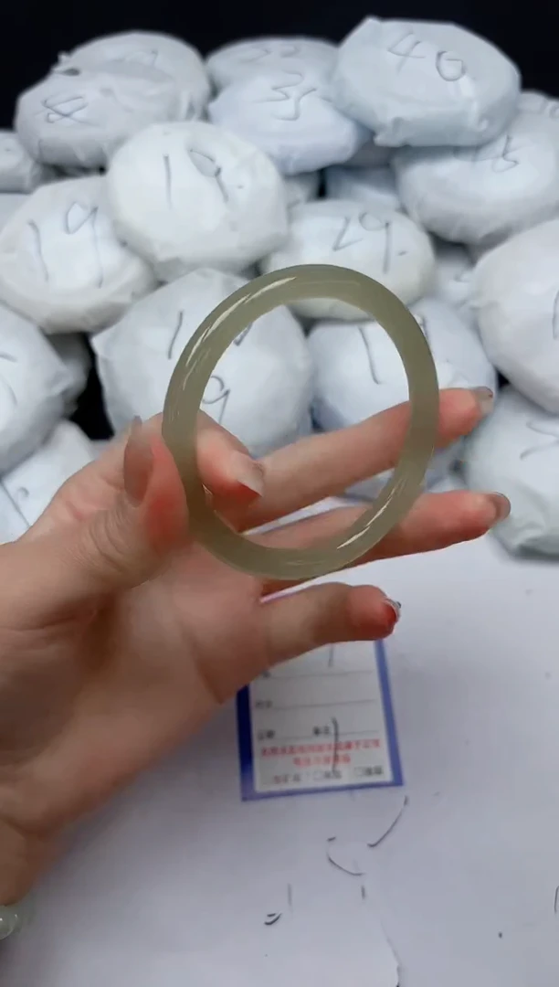 未镶嵌手镯石英质玉107/6061