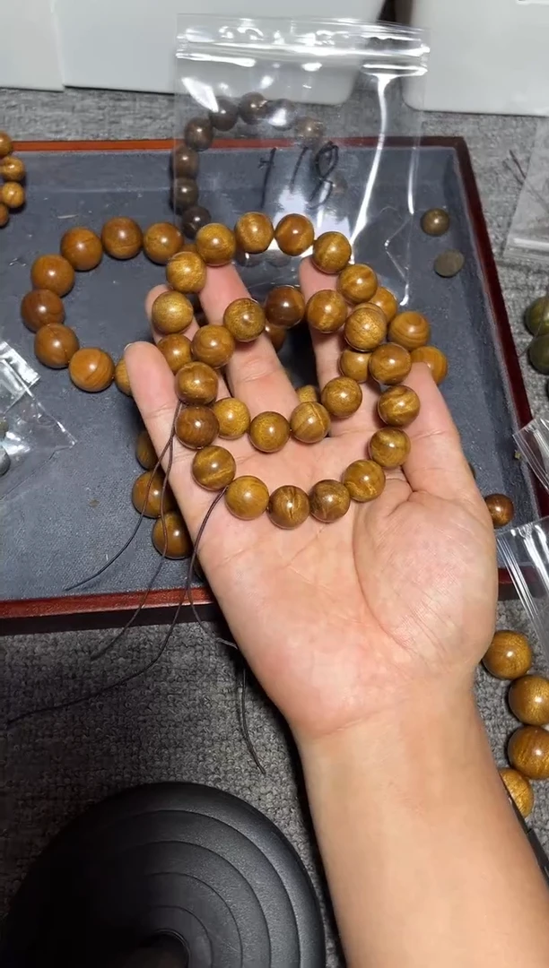 金丝楠手串/手链1.5药香老料带花款56