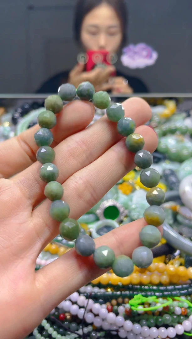 颈饰未镶嵌翡翠8MM/L/翡翠A货，一件也是批发价