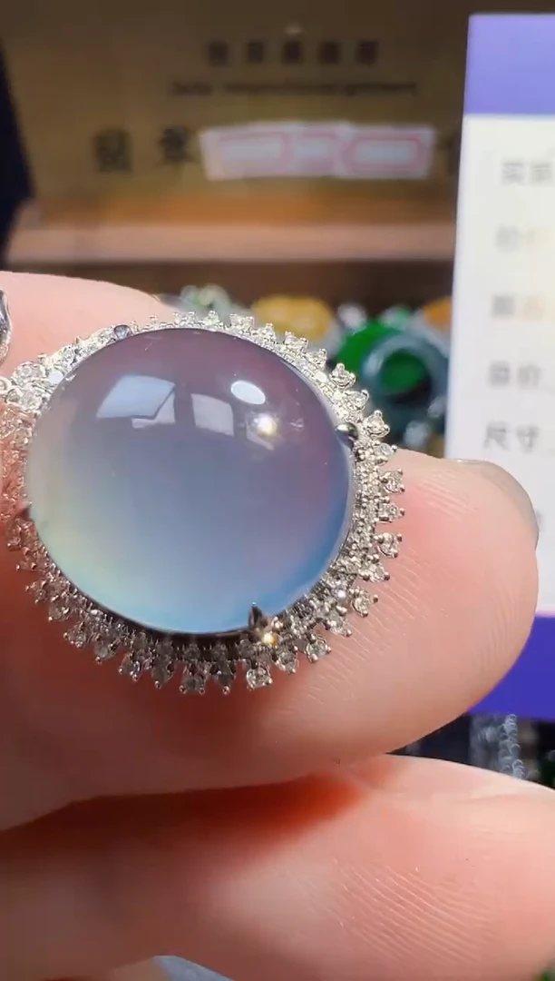 翡翠18K金镶嵌颈饰玥**好翡翠