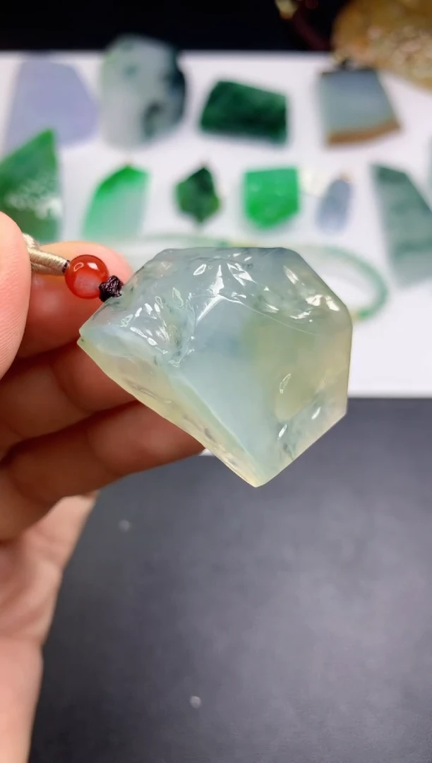 颈饰未镶嵌翡翠