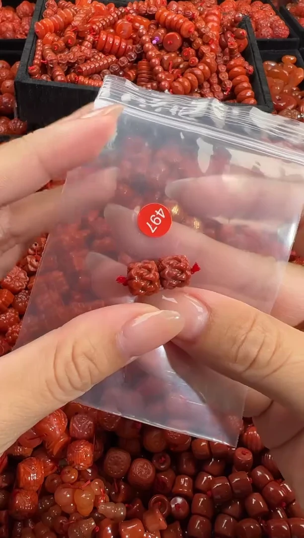 南红玛瑙未镶嵌颈饰1