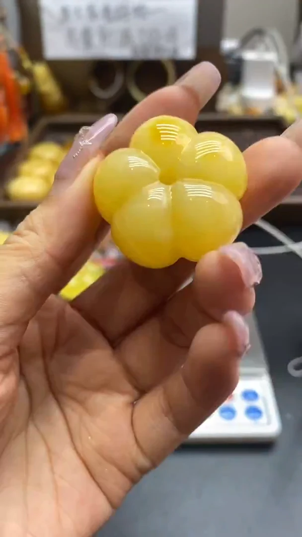 琥珀未镶嵌珠宝奇石410