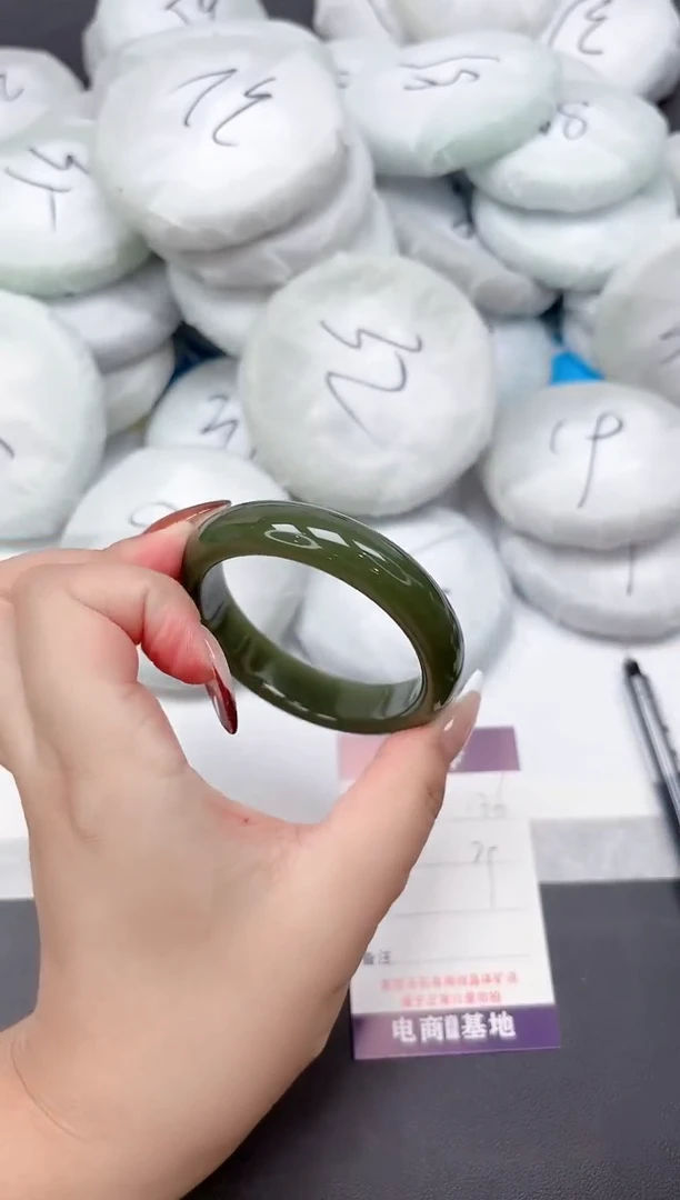 未镶嵌手镯石英质玉136-54.7