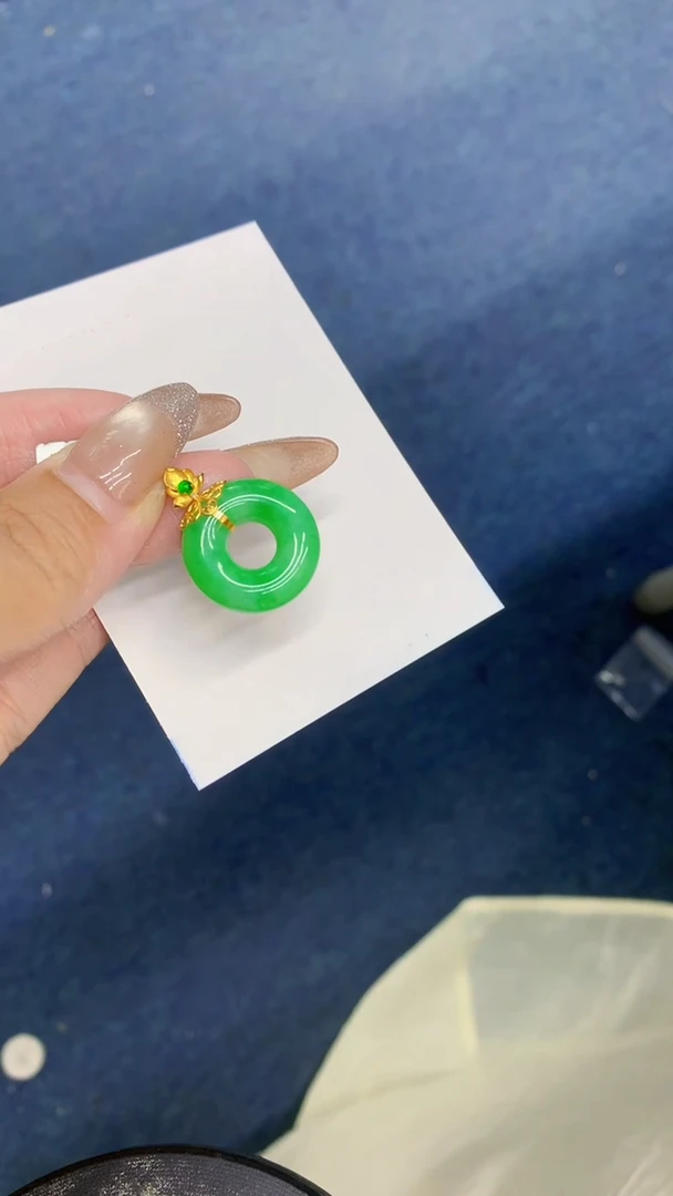 颈饰18K金镶嵌翡翠1