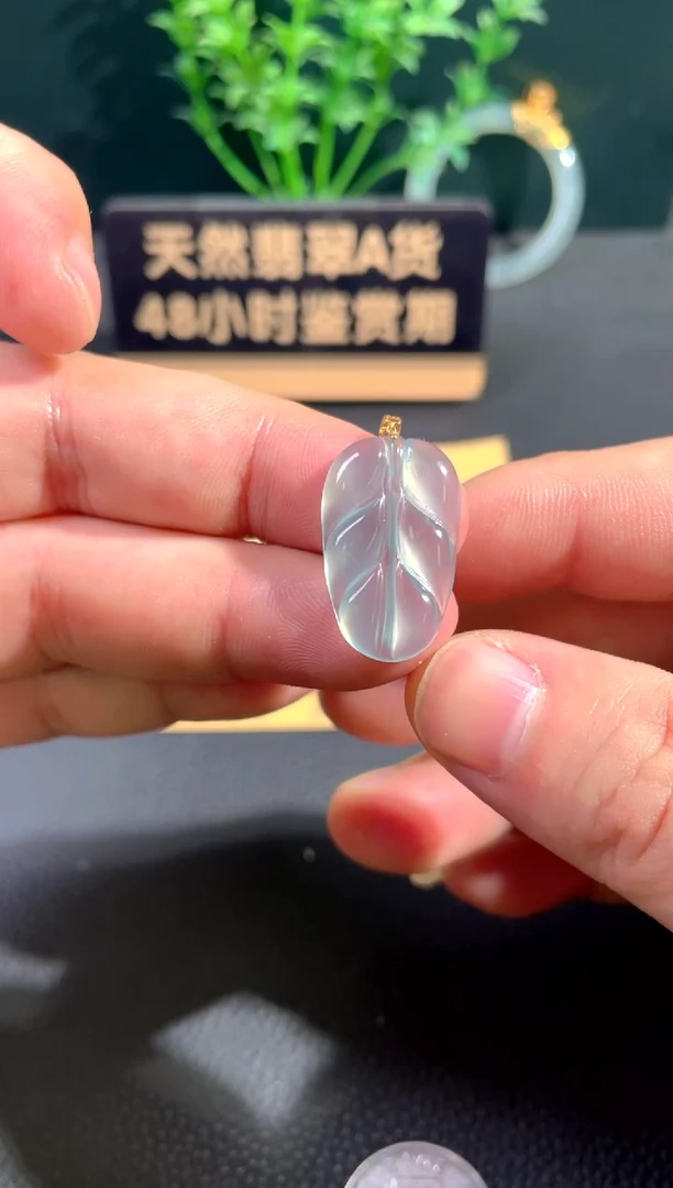 颈饰18K金镶嵌翡翠翡翠