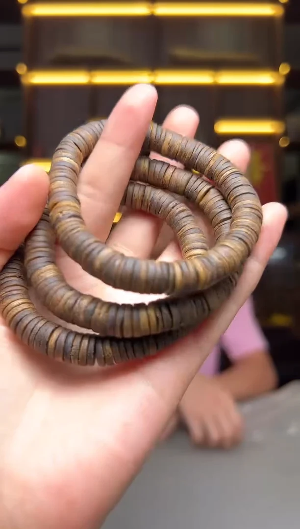 沉香碎屑沉香832号红金猊虫漏1.0片片单圈配碎屑香粉多样性发一10