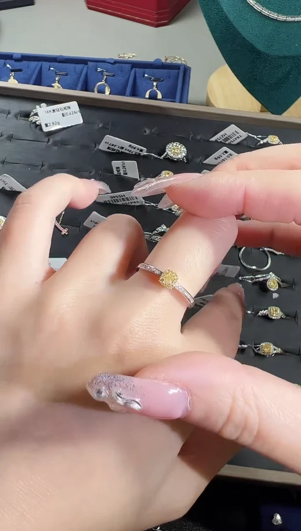 【闪购商品】钻石戒指18K金镶嵌黄钻戒指lq