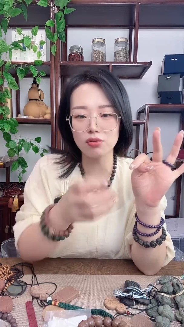 泥塑欢宜香的锁骨链