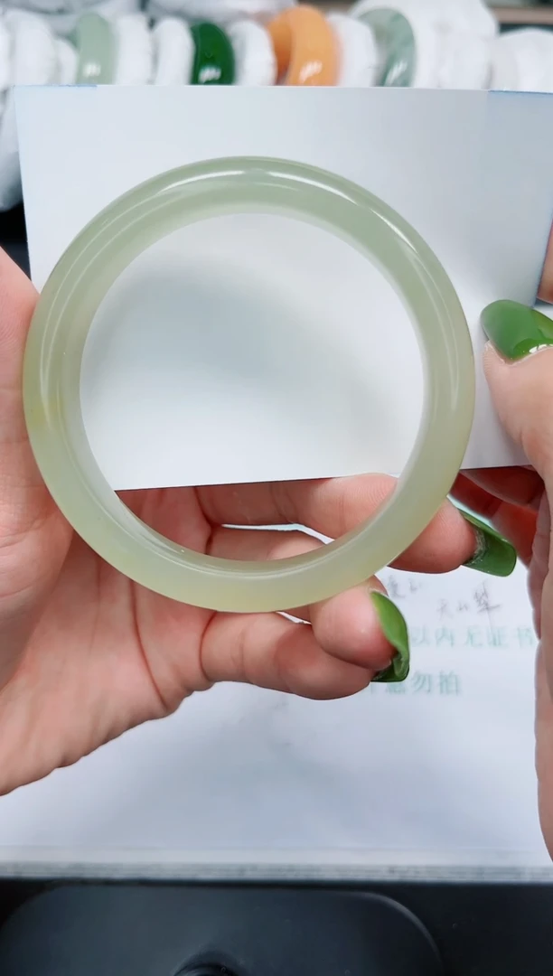 石英质玉手镯未镶嵌126/60