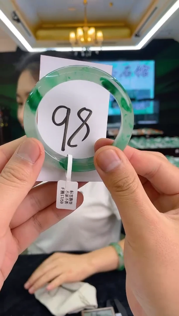 石英质玉（非洲翠）手镯未镶嵌天然冰飘花