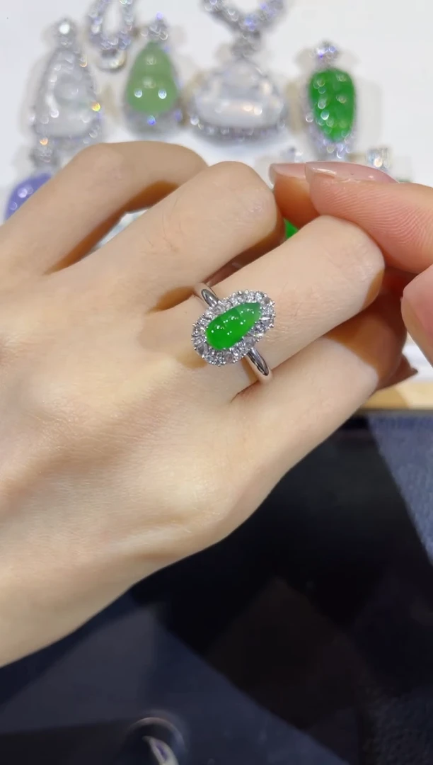 颈饰18K金镶嵌翡翠团购5