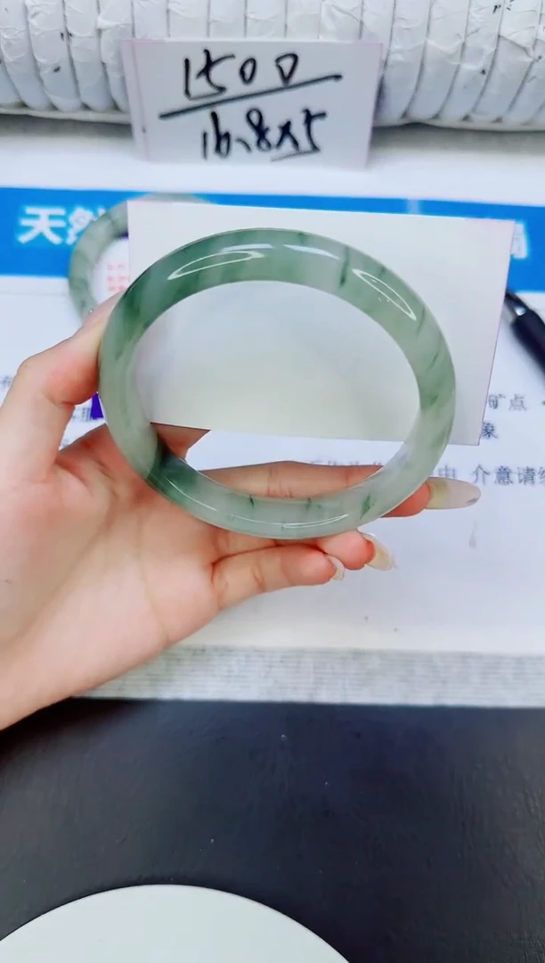 未镶嵌手镯石英质玉205/66.8