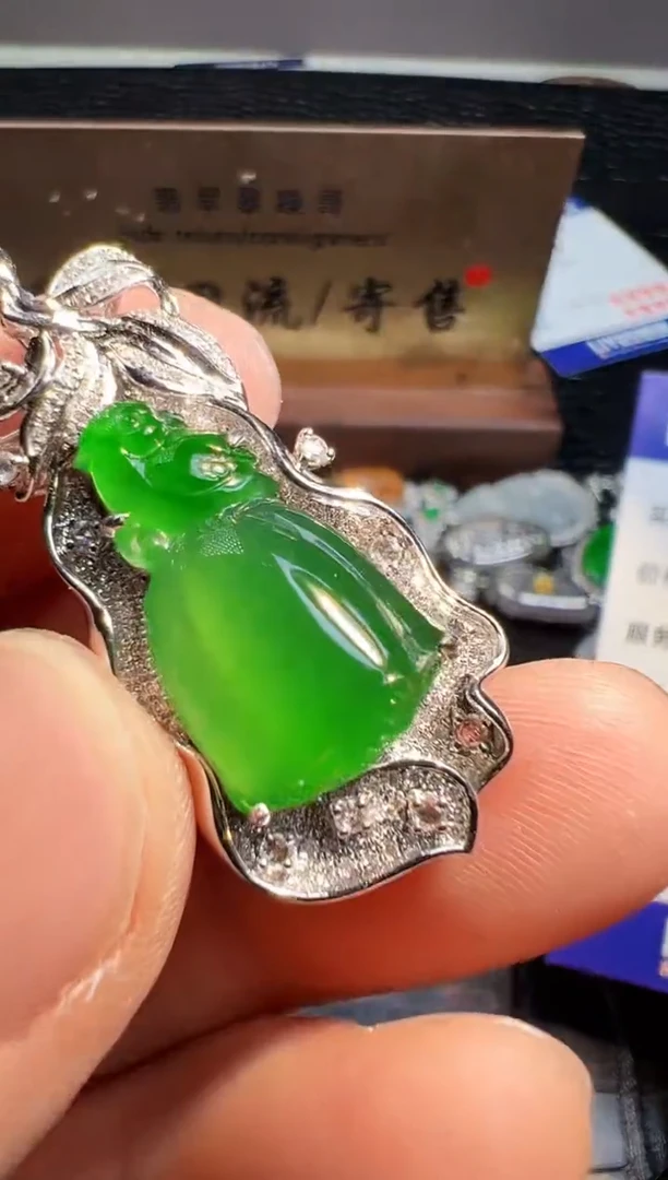 【闪购商品】翡翠颈饰18K金镶嵌翡翠回流