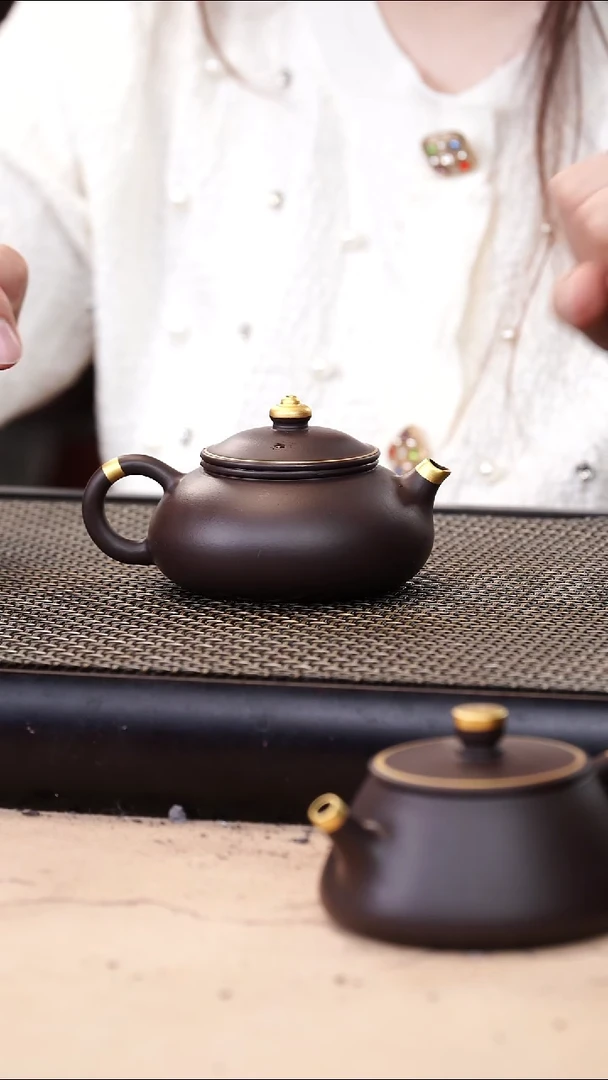 茶壶紫砂四号井茄皮紫泥描金寒江130cc