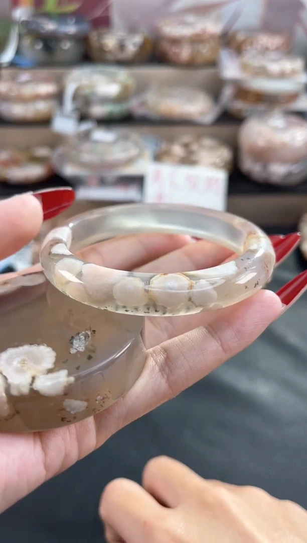 未镶嵌手镯石英质玉56