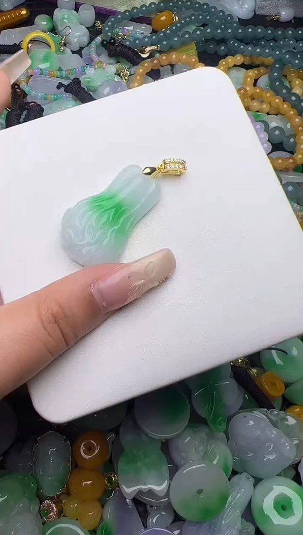 翡翠未镶嵌颈饰天然缅甸翡翠吊坠