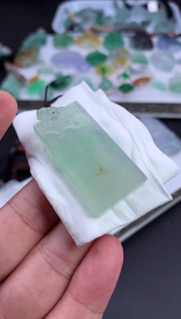 未镶嵌定制翡翠师**人翡翠
