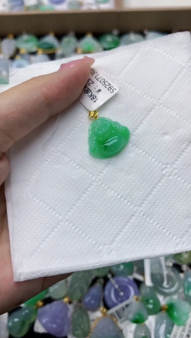 翡翠18K金镶嵌颈饰1111111111