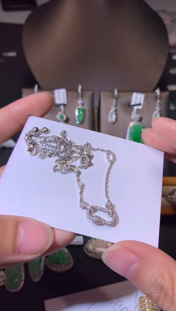 【闪购商品】钻石吊坠18K金镶嵌吊坠