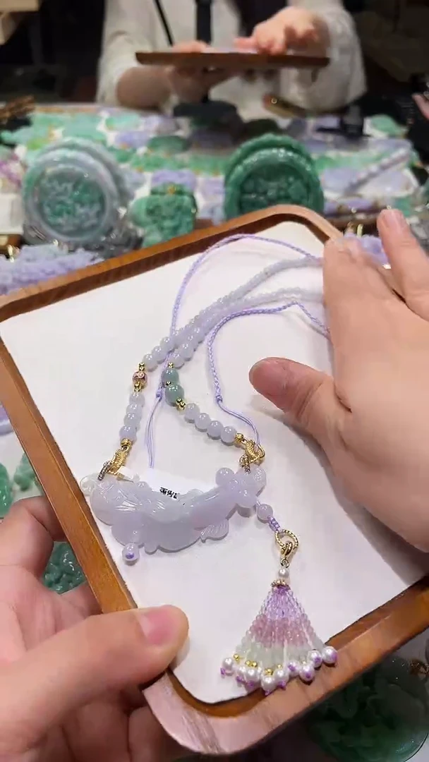 翡翠未镶嵌颈饰吊坠