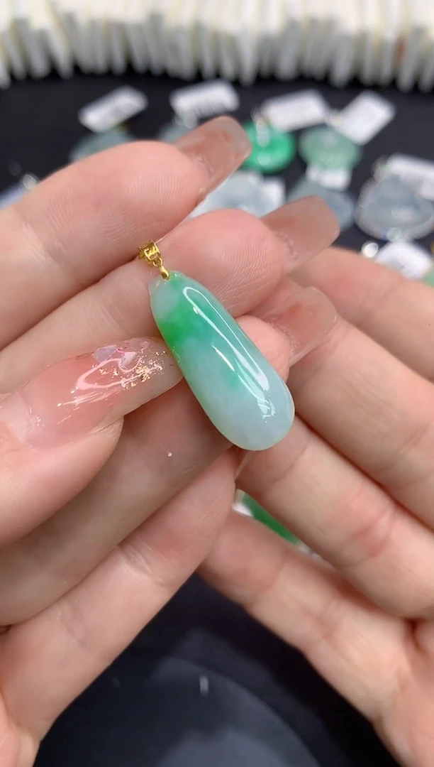 吊坠(不含链)18K金镶嵌翡翠11111111111