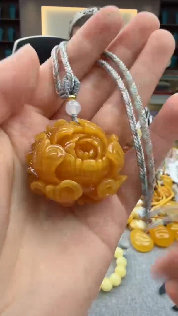 琥珀颈饰未镶嵌369秒拍号 假一罚三