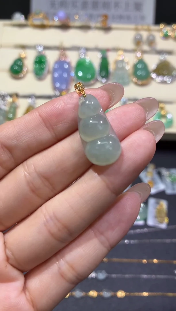 翡翠18K金镶嵌颈饰天然翡翠A货