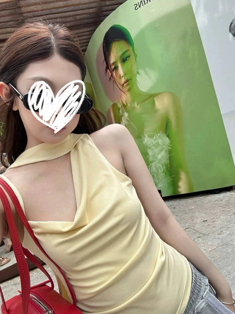 街头韩女珍妮黄/咖不对称斜肩飘带吊带上衣