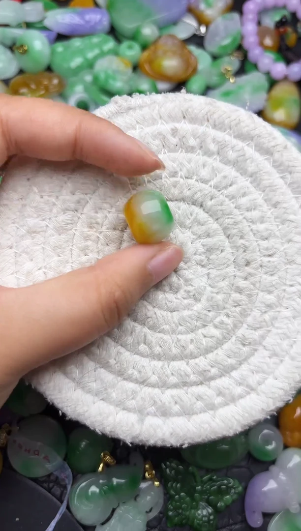 颈饰未镶嵌翡翠缅甸翡翠吊坠