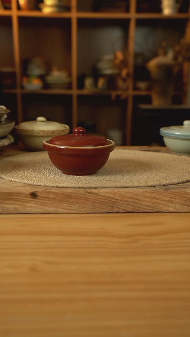 复古红系列的带盖子的小炖盅1个