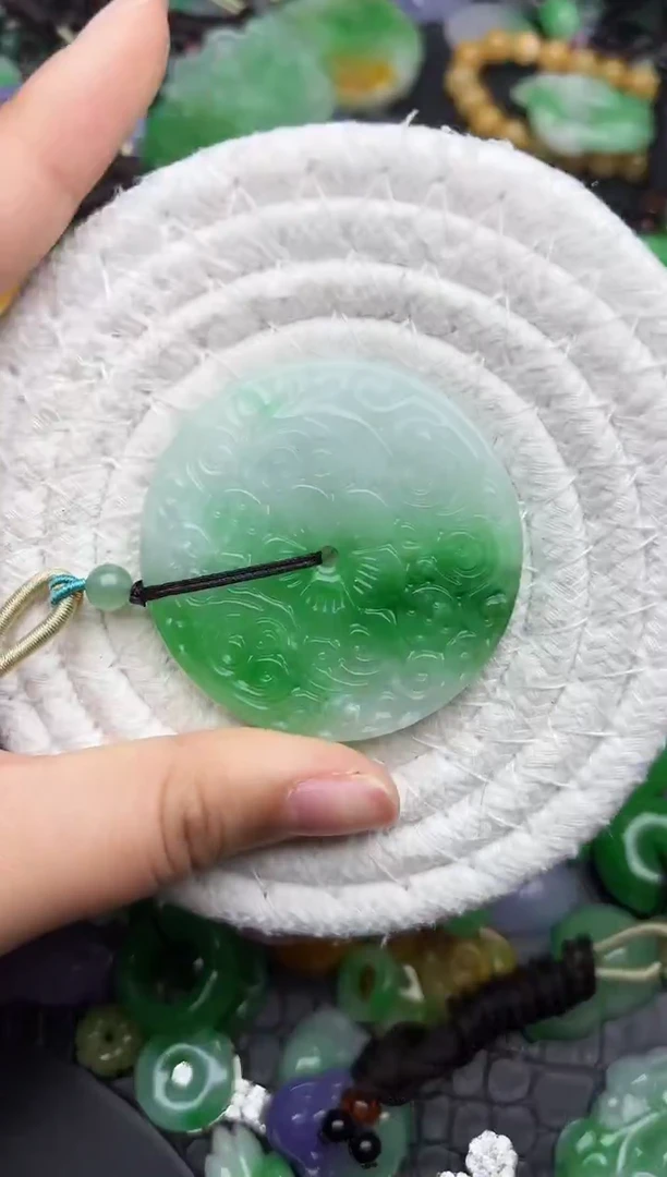 颈饰未镶嵌翡翠缅甸翡翠吊坠