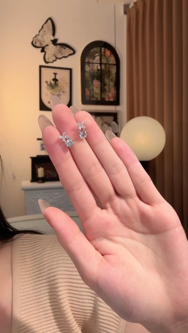 18K金镶嵌耳饰实验室培育钻石蝴蝶耳钉 精致款