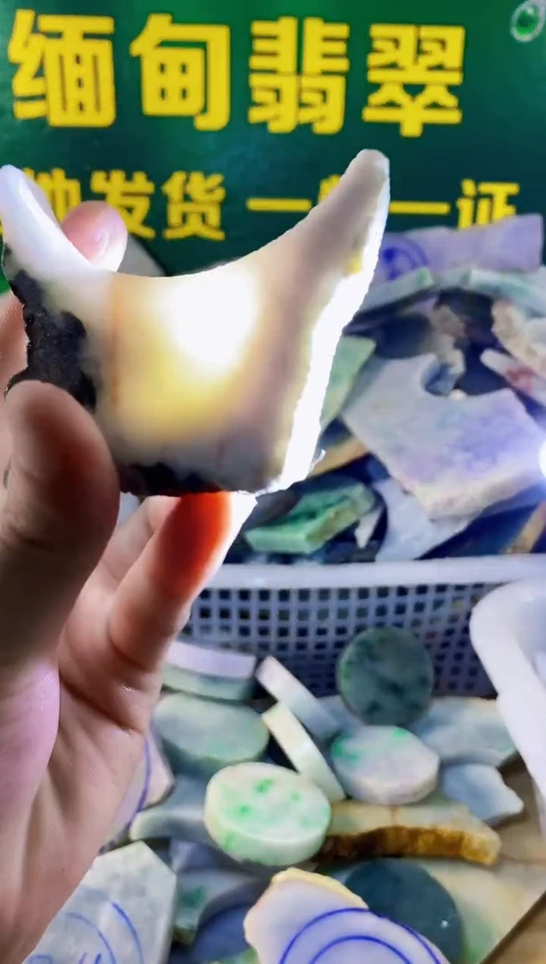 翡翠未镶嵌颈饰纯天然A货翡翠18