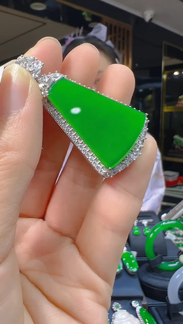 吊坠(赠链)银S925镶嵌翡翠074