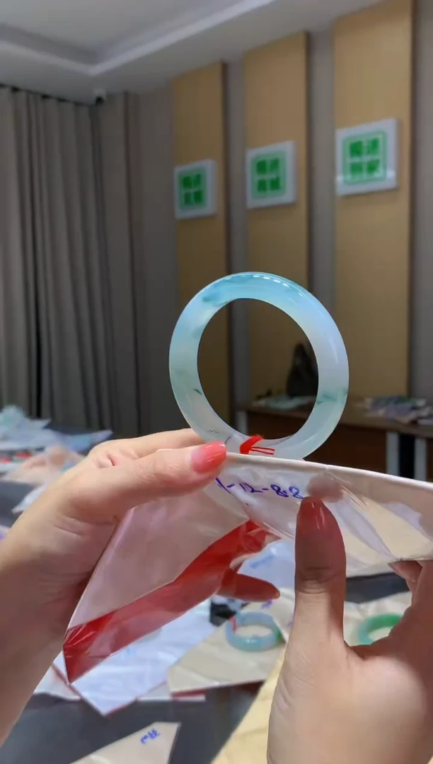翡翠手镯未镶嵌-Q12 圈口57.1