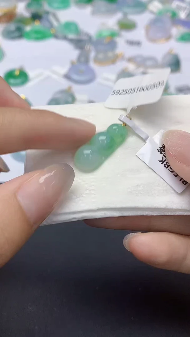 翡翠未镶嵌颈饰天然缅甸a货翡翠