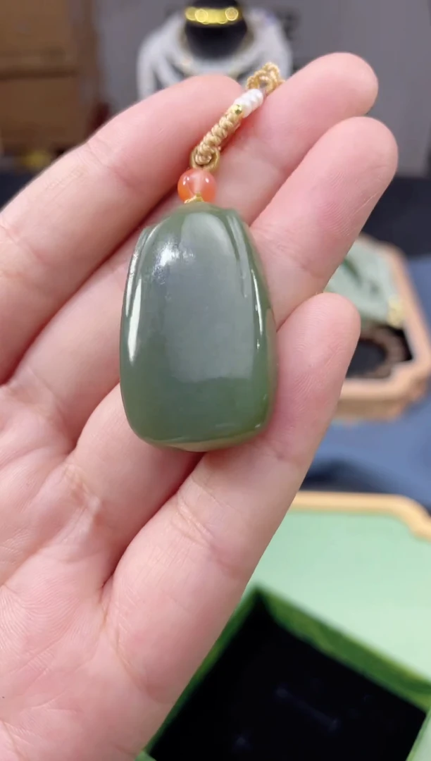 吊坠(赠链)未镶嵌和田玉无事牌