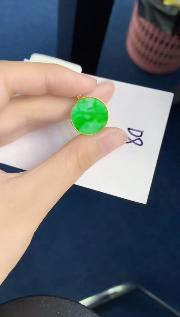 翡翠18K金镶嵌颈饰天然翡翠緬甸A貨