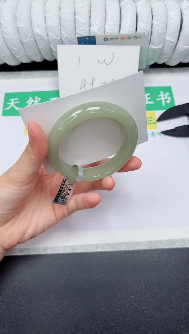 未镶嵌手镯石英质玉60-58.3DK