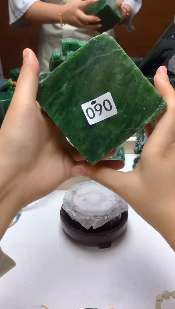 未镶嵌和田玉（碧玉）珠宝半成品0