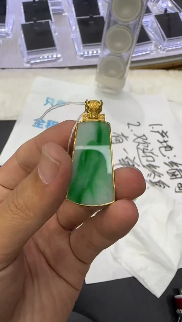 翡翠18K金镶嵌颈饰天然翡翠A货孤品一件