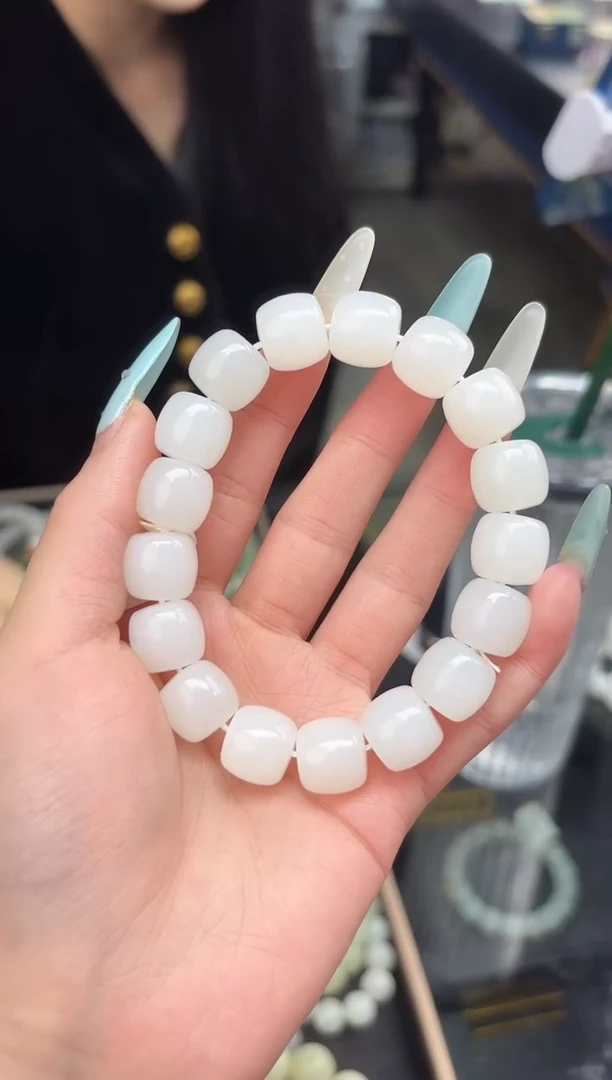 未镶嵌手串和田玉董小姐推荐 多样性发货 拍一发一yt13